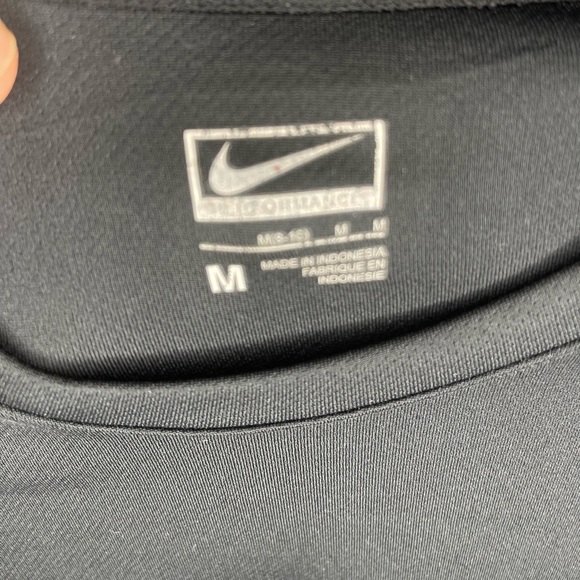 Nike Women’s Performance Short Sleeve Black Tee - Size Women’s Medium - Preloved - Picture 3 of 3